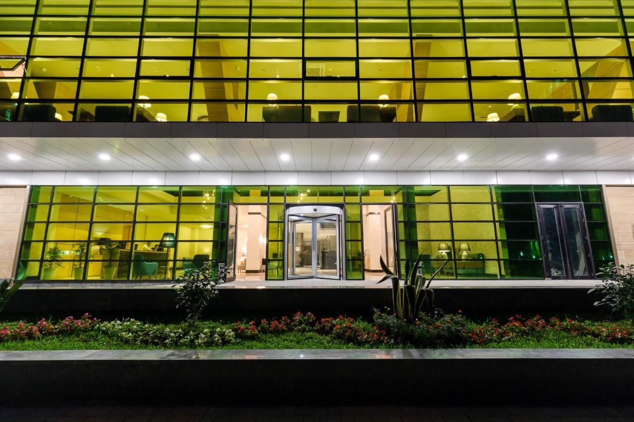 베스트웨스턴 프리미어 바투미 호텔 외부 사진 Entrance of the hospital