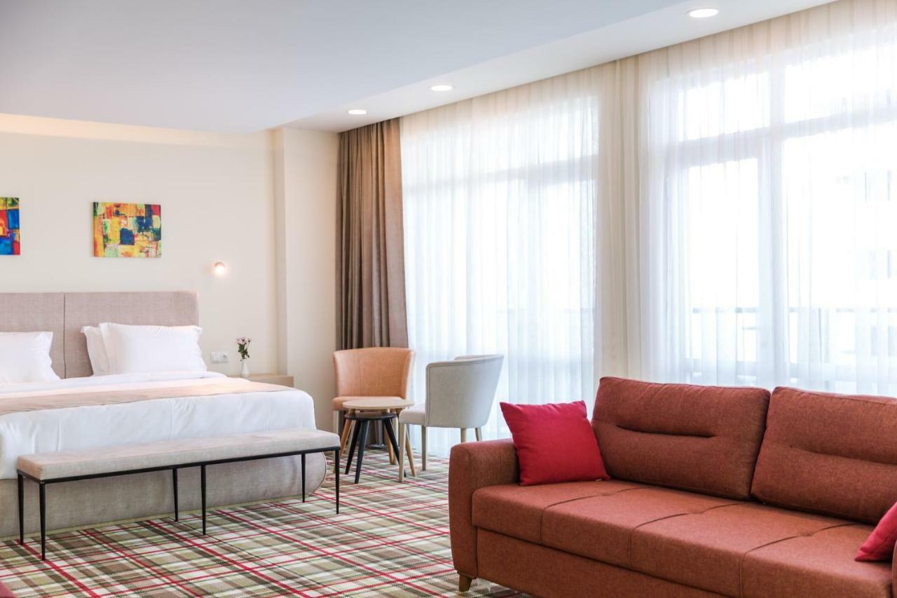 베스트웨스턴 프리미어 바투미 호텔 외부 사진 A room at the hotel